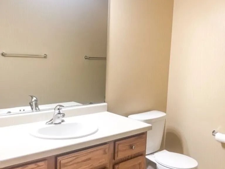 3566-3572 E Meadows Pl — Photo 3
