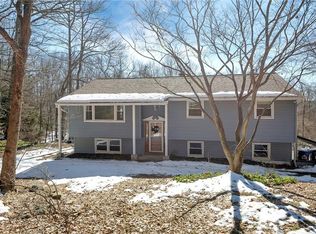 26 General Macarthur Dr, Carmel, NY 10512