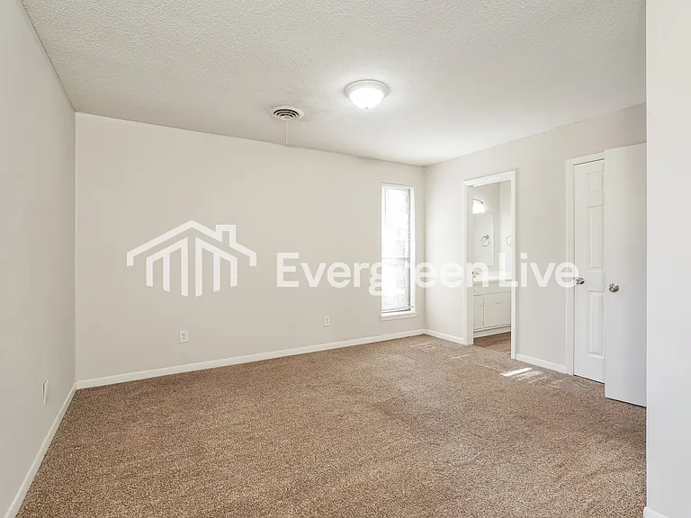 1906 Driftwood Dr — Photo 11