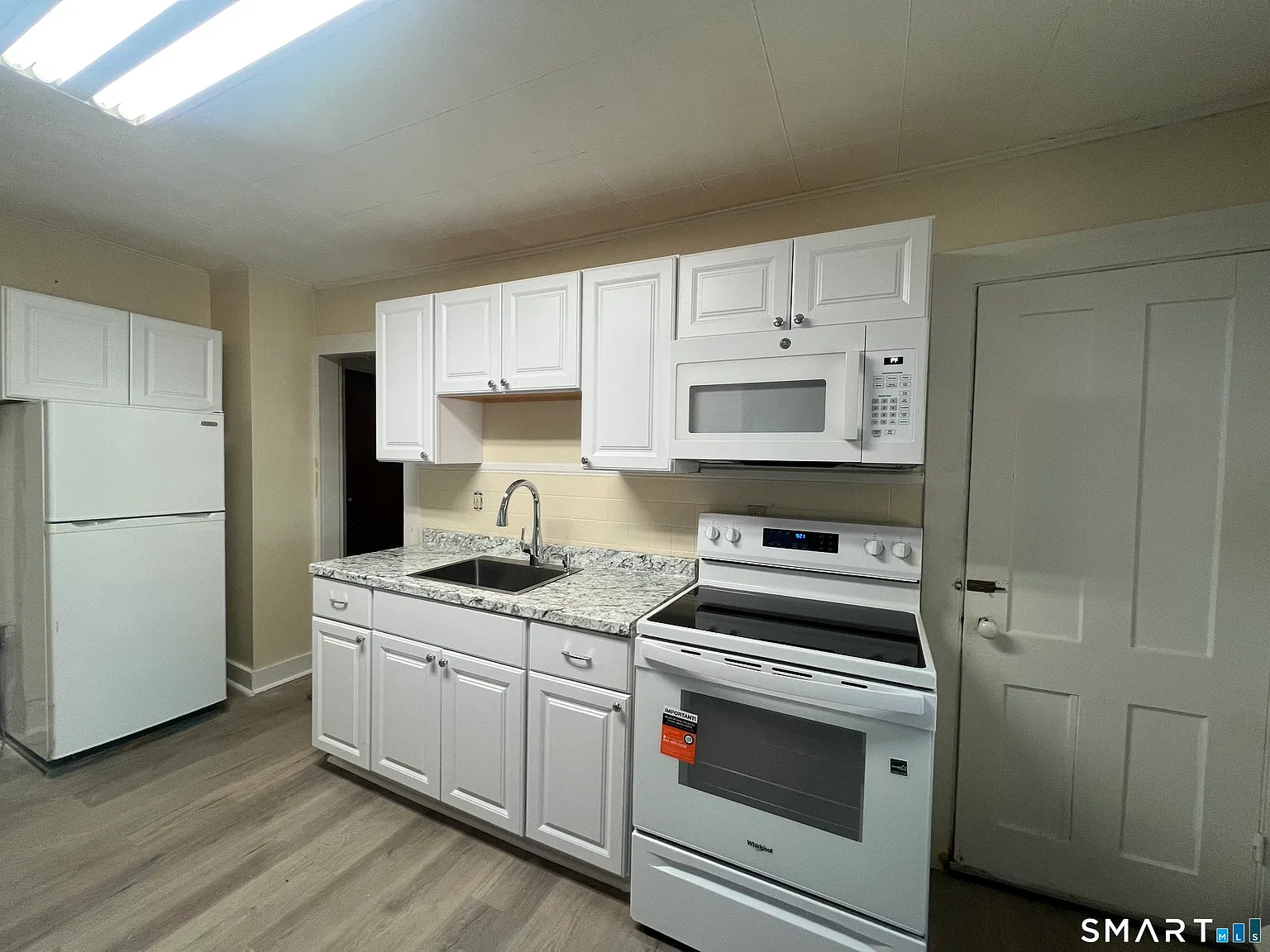 2 bed, 1.0 bath, 700 sqft, $1,900 — Photo 4