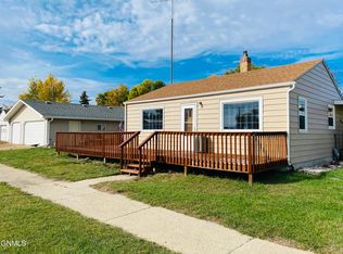 104 1st Ave W, Ray, ND 58849