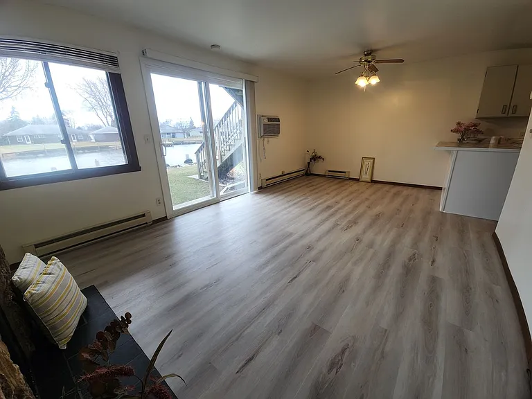 1045 Greenwood Ct — Photo 8