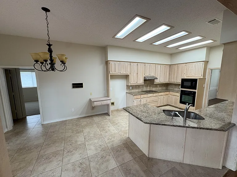 3516 Robin Rd — Photo 6