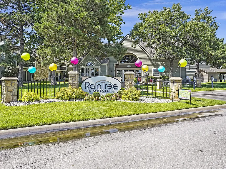 Raintree Apartments — Photo 15