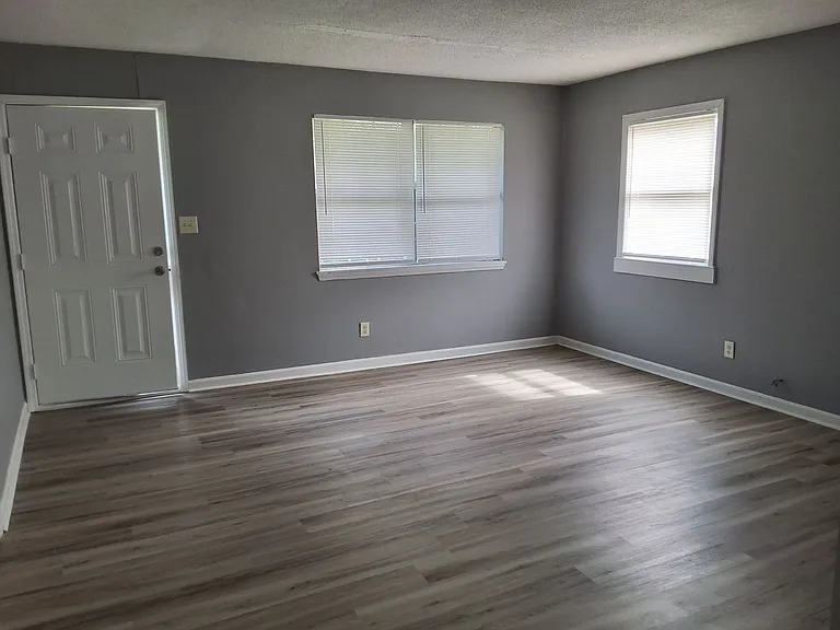 205 Diecks Dr — Photo 3
