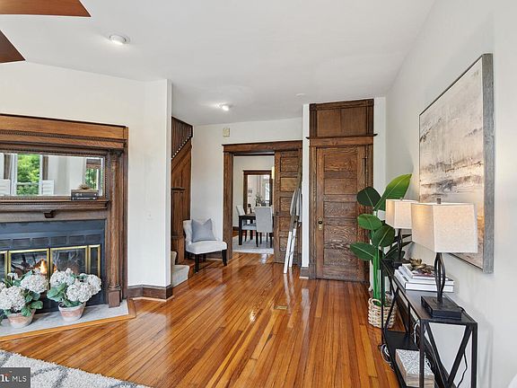 3rd image of 646 5th St NE