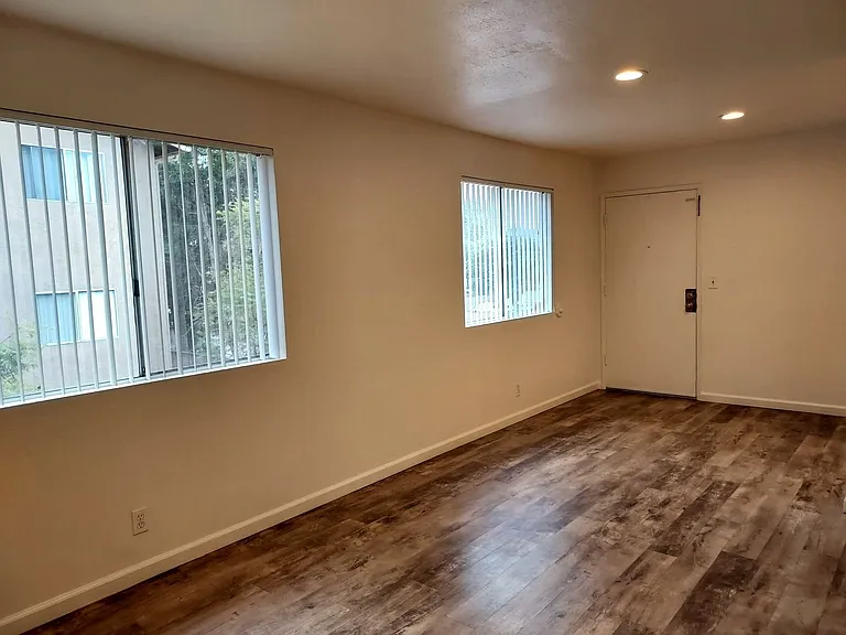 12349 Lakeshore Dr #8 — Photo 3