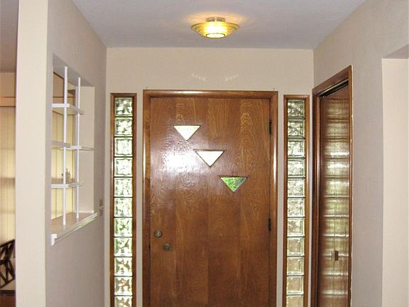 4th image of 1434 N Woodlawn Ave