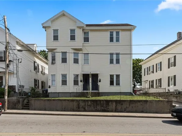 360-362 Weeden St, Pawtucket, RI 02860