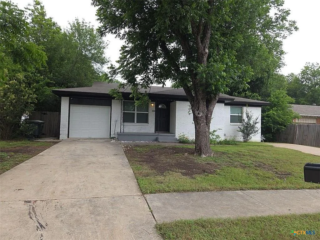 1315 Estes Drive — Photo 1