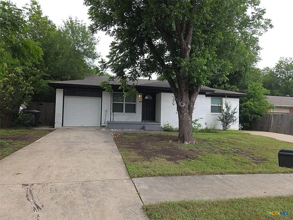 1315 Estes Dr