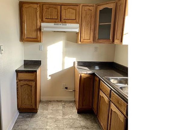 5th image of 10931 Compton Ave