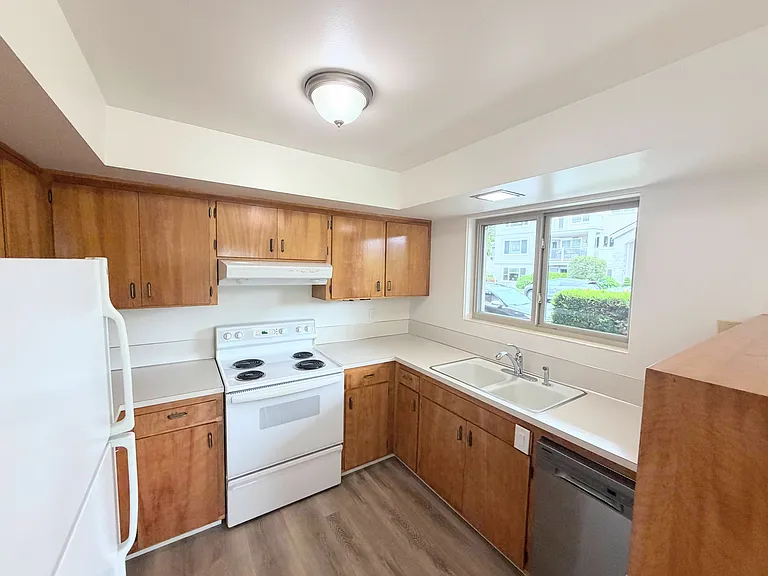 405 Walnut St #1 — Photo 7