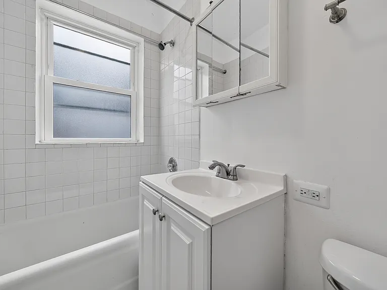 918 Greenbay Rd #2L — Photo 14