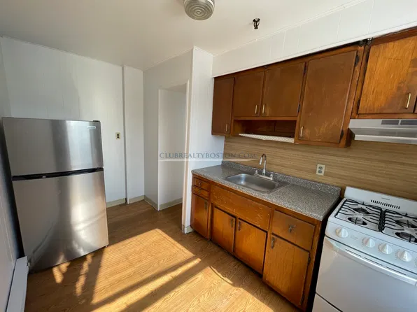 414 Market St APT 1, Boston, MA 02135