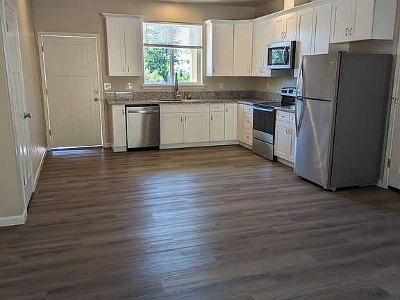 4th image of 657 & 659 Madrone Way