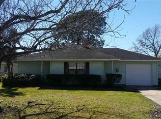 2101 Ray Ave, Groves, TX 77619