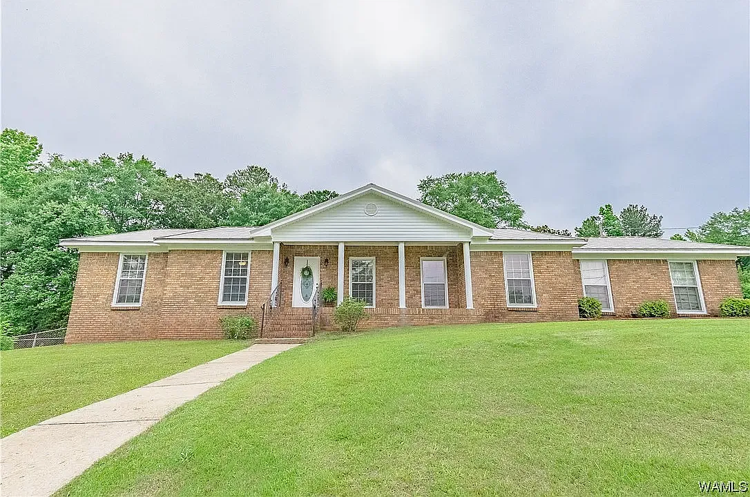 3 bed, 1811 sqft, $1,975 — Photo 1