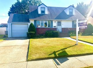 34 Devon Rd, Bethpage, NY 11714