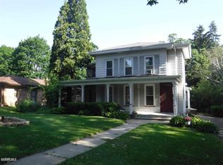 934 W Stephenson, Freeport, IL 61032