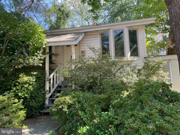 816 19th St S, Arlington, VA 22202