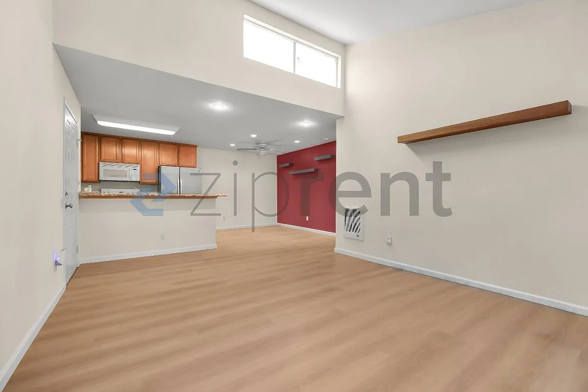 3 bed, 977 sqft, $3,095 — Photo 3