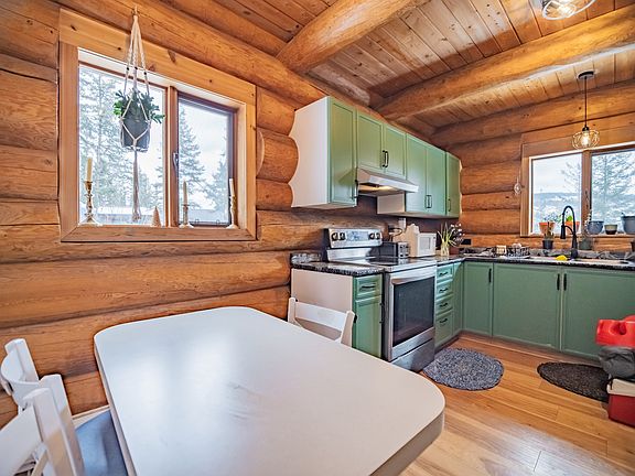 5th image of 3272 Powell Rd