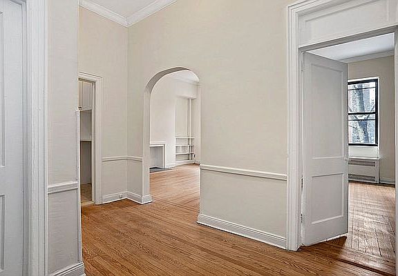 3rd image of 31 Monroe Pl #2B