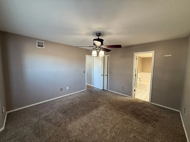 1404 SW 22nd St — Photo 29
