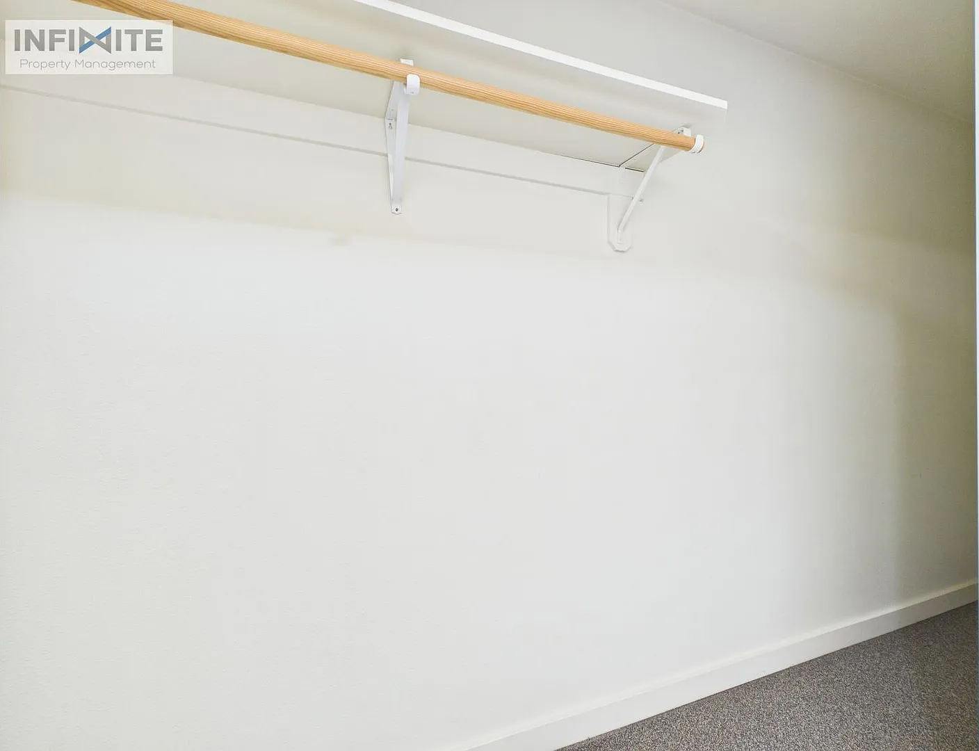 Spacious 5-Bedroom, 3-Story Apartment Near Downtown Bozeman — Photo 4