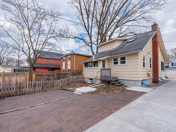 3rd image of 1606 Charlton Ave
