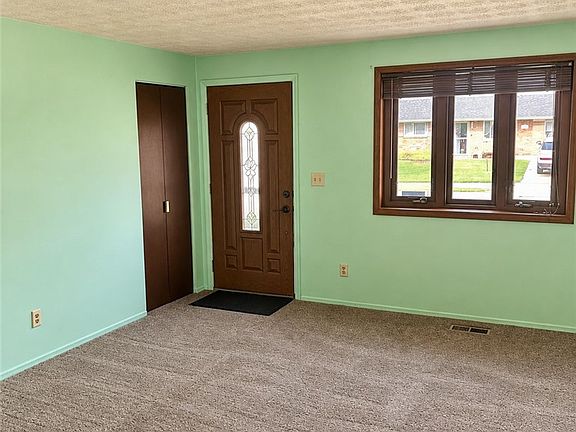 5th image of 6566 Highbury Rd