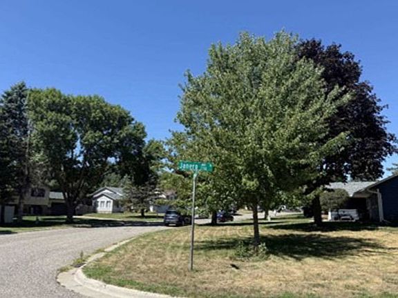 Exterior Neighborhood (street photo)