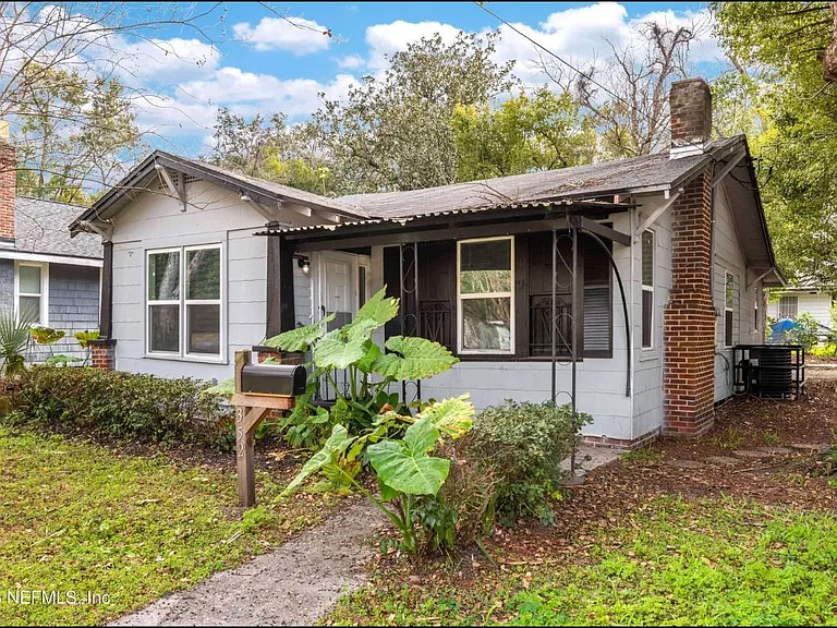 352 Golfair Blvd — Photo 2