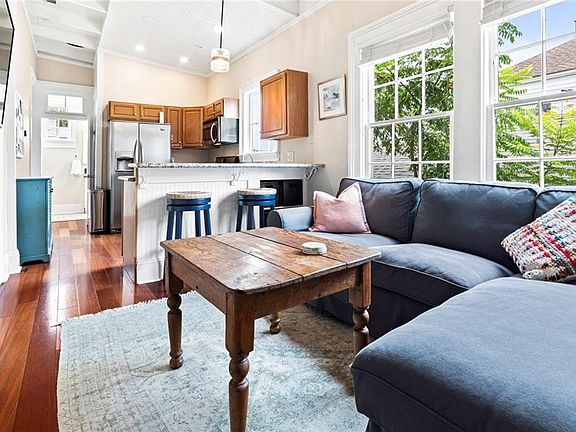 5th image of 2033 Coliseum St APT 4