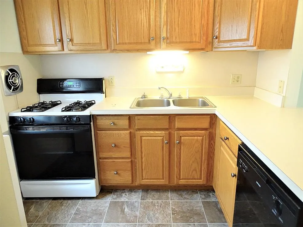 2 bed, $1,395 — Photo 2