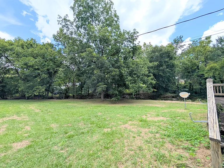 307 14th St SE — Photo 18