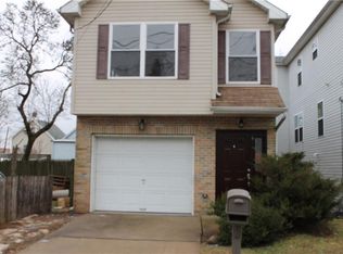 9 Sharot St, Carteret, NJ 07008