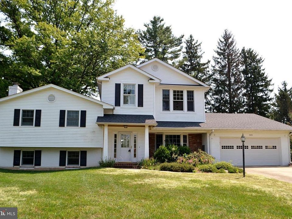 1st image of 509 Devonshire Dr NE