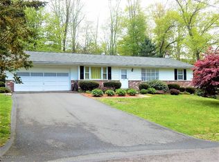 16 Glendale Dr, Mountain Top, PA 18707
