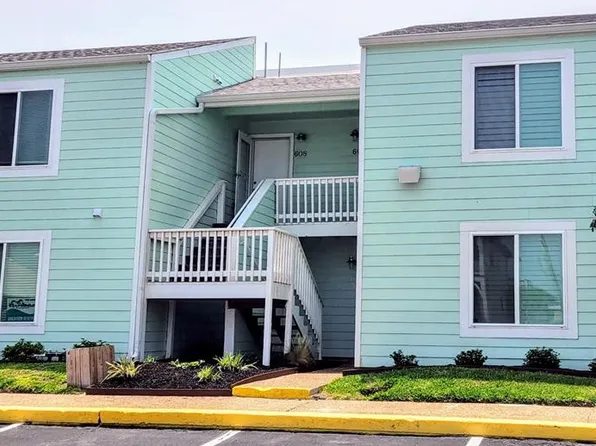 608 Lauderdale Dr, Rockport, TX 78382