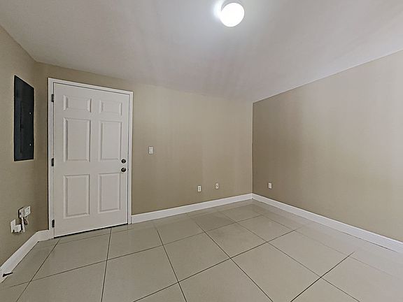 5th image of 18417 NE 27th Ct