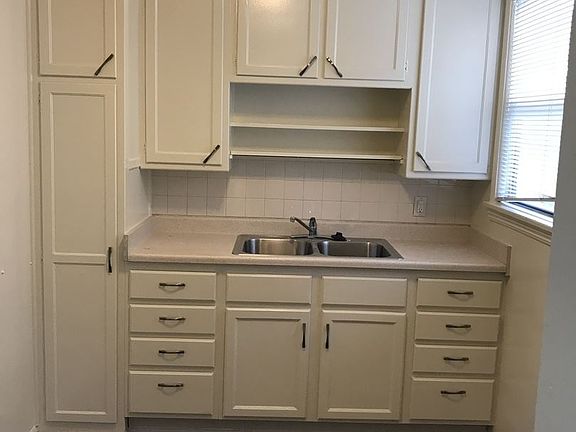 3rd image of 4434 Linden Ave APT 2