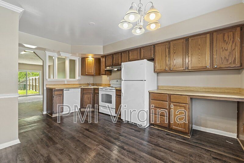 1st image of 737 Waters Dr