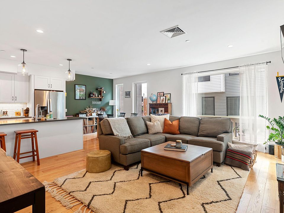 Welcome to beautiful 2012 Frankford Ave #4C!