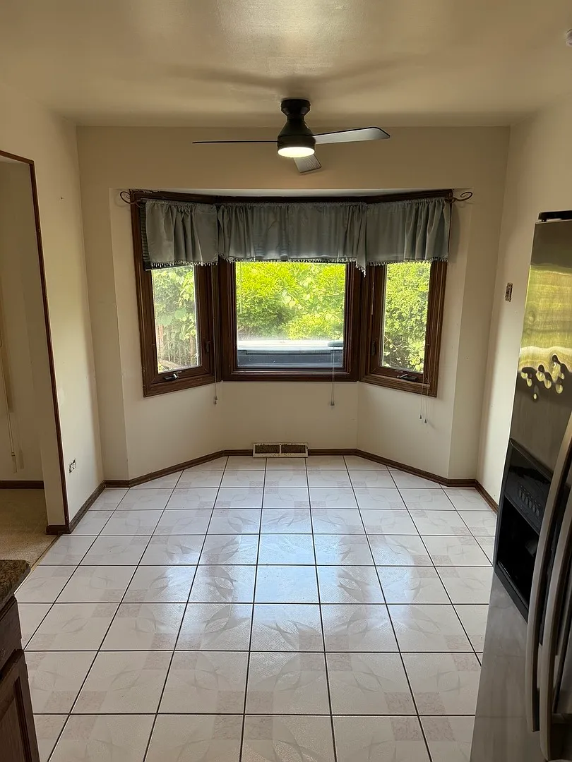 5 bed, 2700 sqft, $3,600 — Photo 4