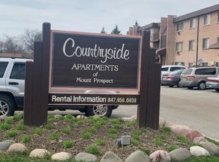 706 W Huntington Commons Rd APT 1A, Mount Prospect, IL 60056