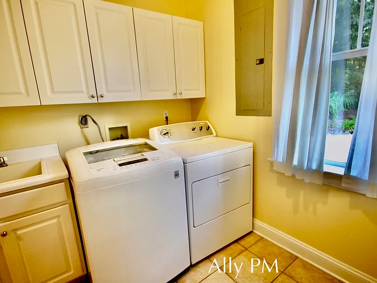 1892 Clay Dr — Photo 11