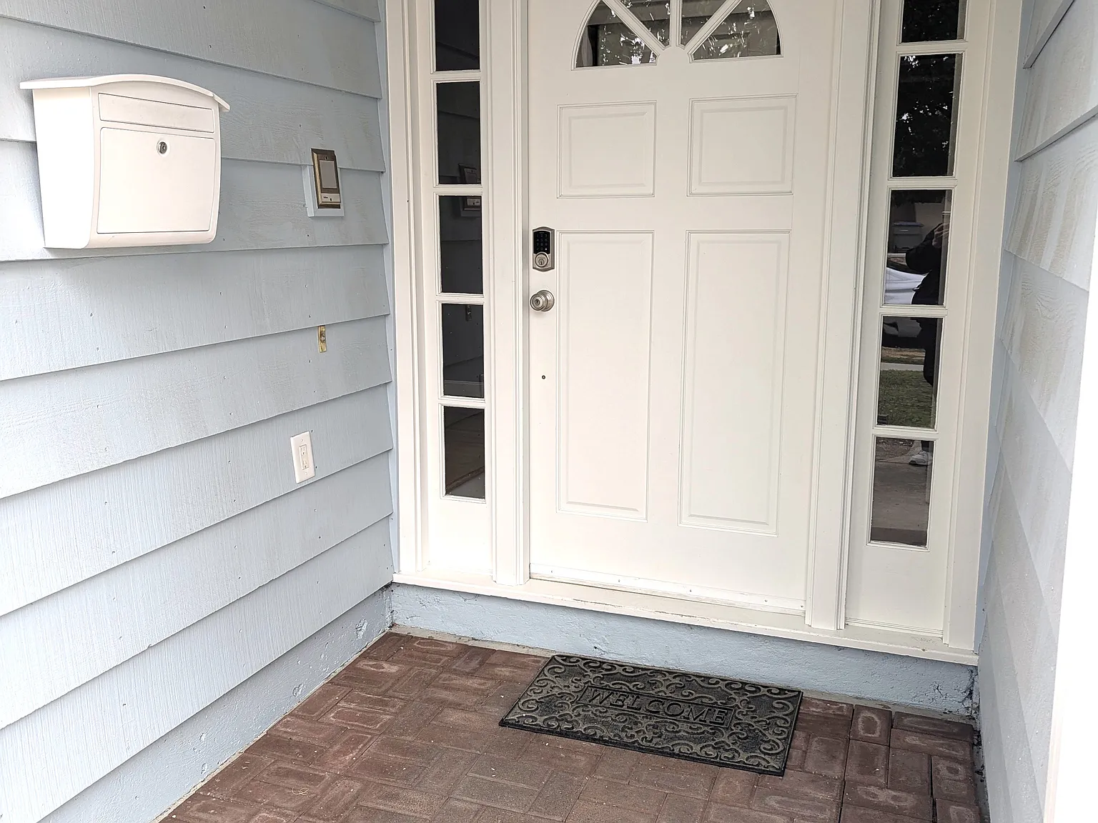 4 bed, 2298 sqft, $6,490 — Photo 3