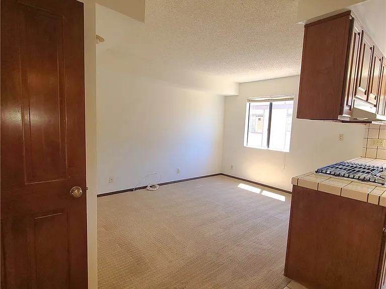 881 W Huntington Dr #G — Photo 10